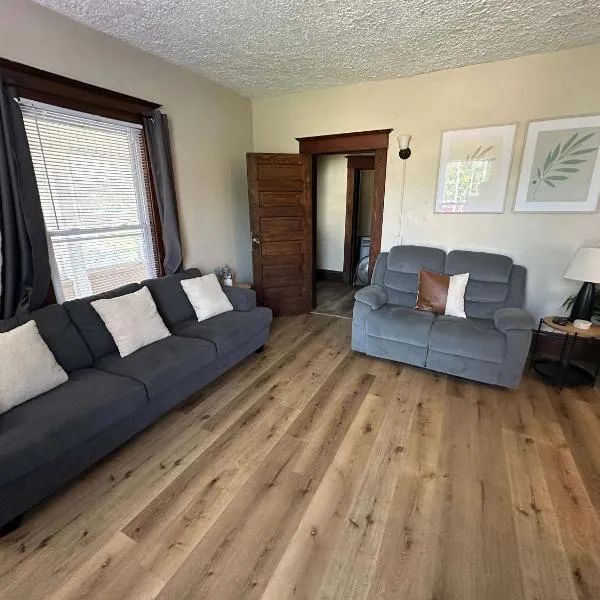 Charming 4BR Westside Home in Beer City USA, viešbutis mieste Grand Rapidsas