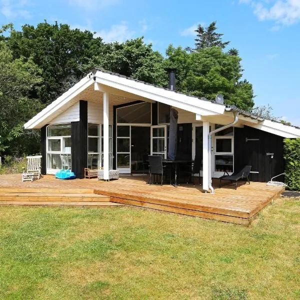 4 person holiday home in Føllenslev-By Traum, hotel in Føllenslev