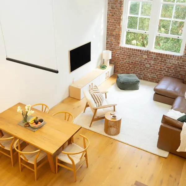 Riverside Loft 2Bed,2Bath Park Pool, hotel em Brisbane