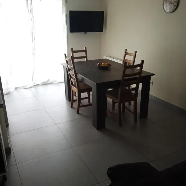 Appartement 1 chambre, hotel in Jayat