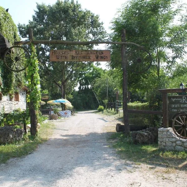 Agriturismo al Ranch, hotel in Castello dʼAviano