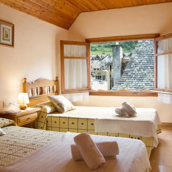 Hostal Aiguamog, hotel v destinaci Salardú