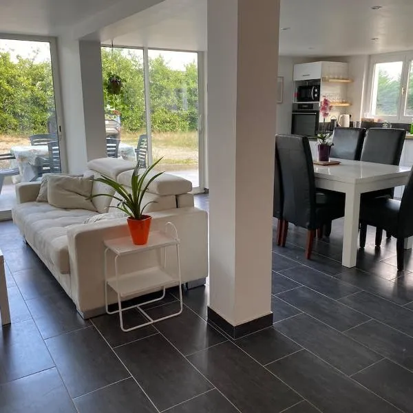 Maison avec jardin, à deux pas de Paris, khách sạn ở Deuil-la-Barre