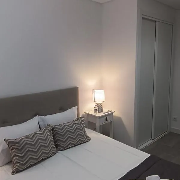 Skynest 61 Faro Airport Guest House, hotel in Faro