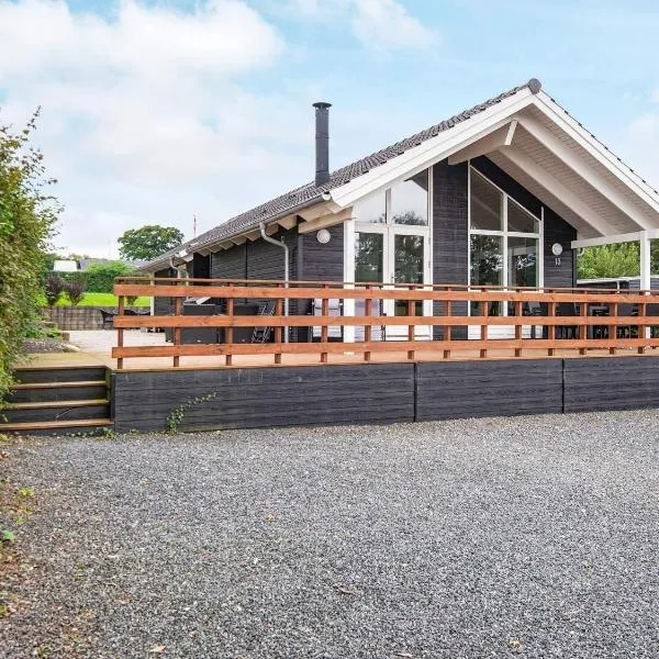 Bright Family Cottage by Kelstrup Beach, hotel in Kelstrup Strand