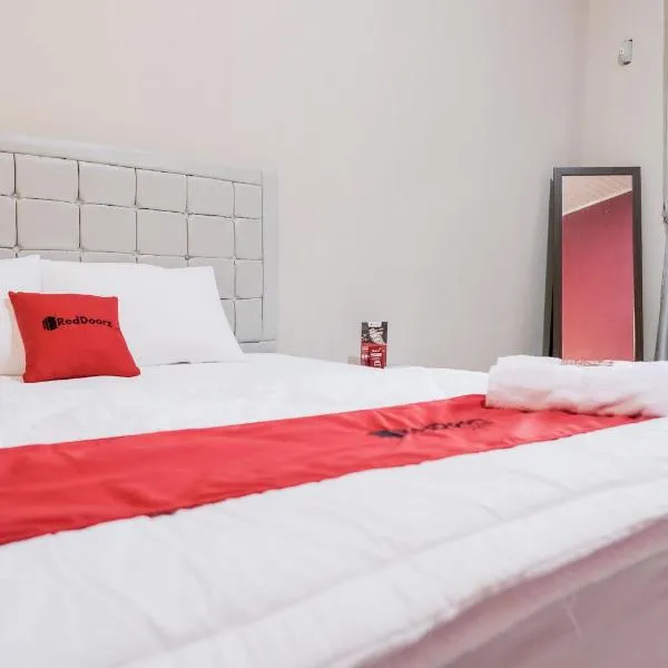 RedDoorz Syariah near Hajimena Lampung, hotel in Lampung