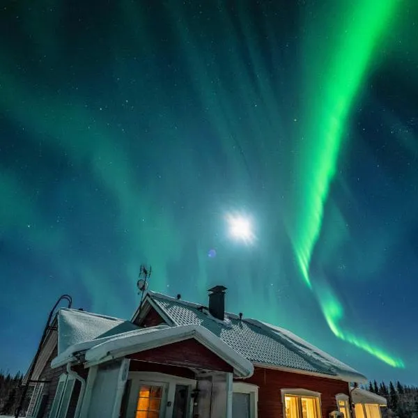 Hommala Riverside Lodge with Terrace, Sauna & Auroras near Rovaniemi, hotel em Raiskio