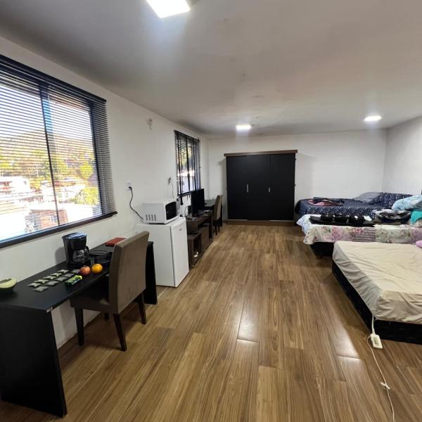 Quarto Grande Com Banheiro Privativo em OP - Foto 2