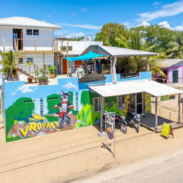 Crash Pad Adventure Hostel, hotel in Hopkins