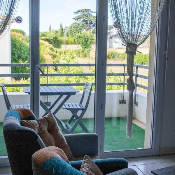 Joli appartement, hotel en Saint-Jean-dʼAngély