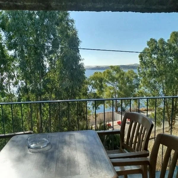 Camping El Burgo Bungalows, hotel v mestu Orellana la Vieja