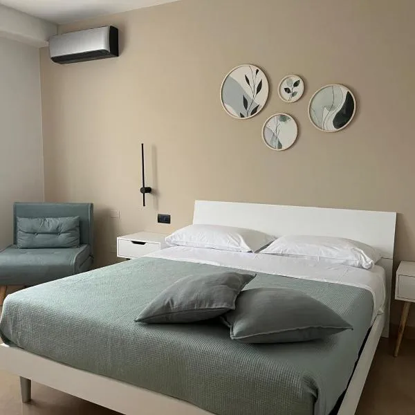 Holiday 103 Guest House Vicino alla Stazione, hotel in Monopoli