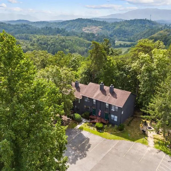 Comfy Escape near Dollywood W Pool & Grill, hotel en Pigeon Forge