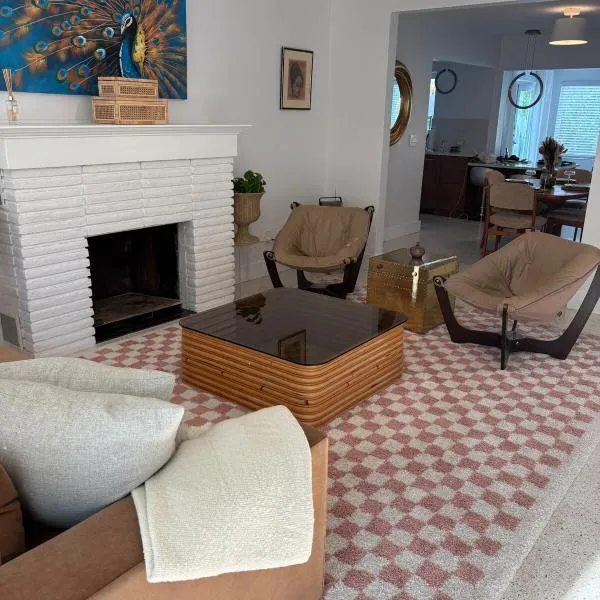 Mid-Century with Outdoor Oasis، فندق في فورت لاودردال