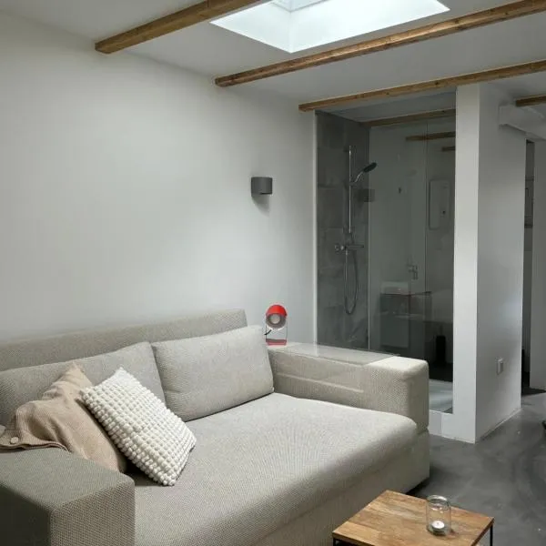Modern Business Studio - 5 Min to DUS Airport & Messe, hotel in Düsseldorf