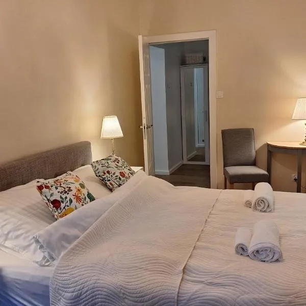 Apartament w ogrodzie, hotel in Podkowa Leśna