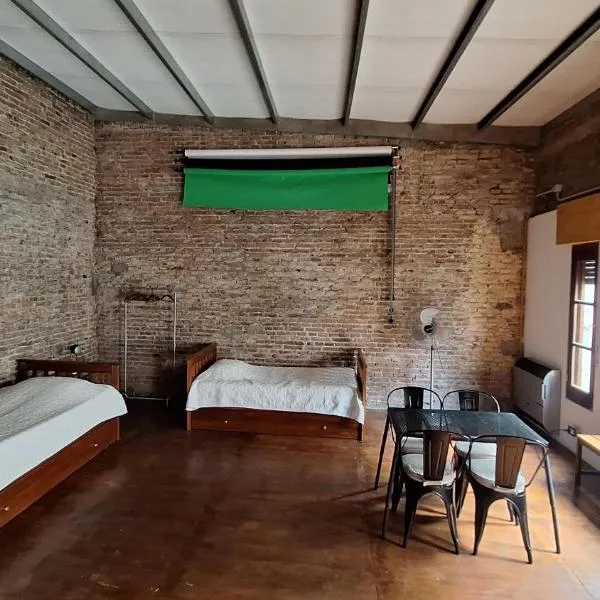 Loft amplio y luminoso con cochera, hotel en Rosario