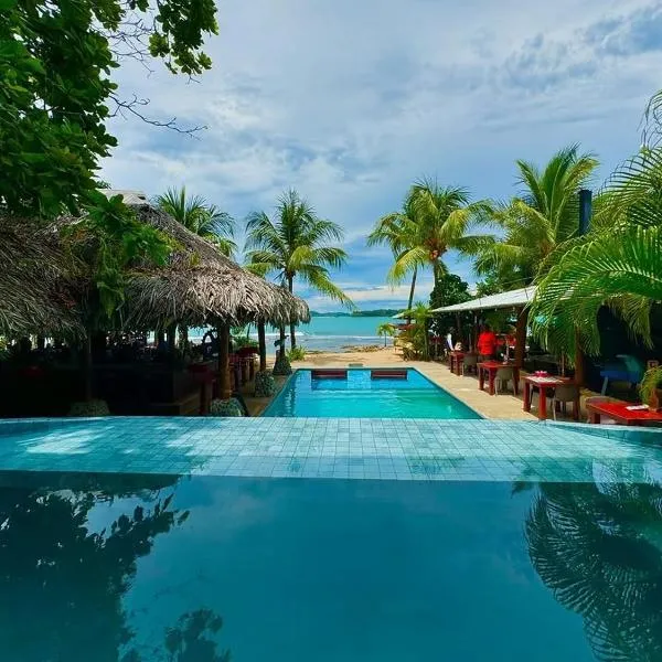 Skully's Hostel, hotel in La Gruta