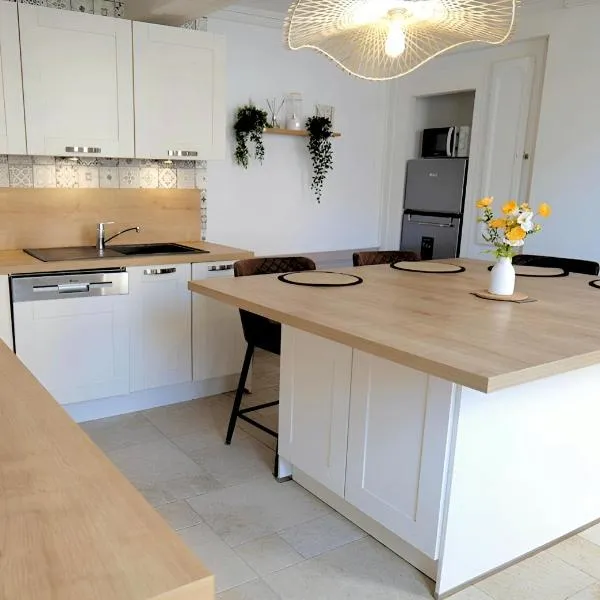 Nid Normand building 1620 - 3 bedrooms - hyper center, hotel in Pont-Audemer