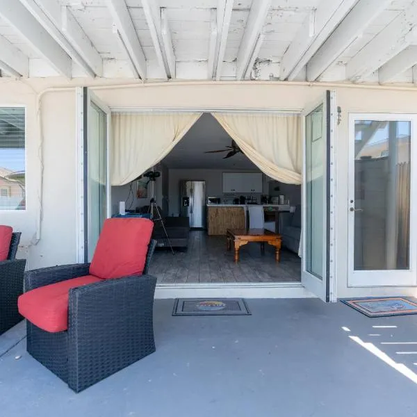 BEACHFRONT COTTAGE LOWER UNIT, hotel in Oceanside