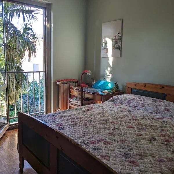 Camera con bagno in villa, hotel v destinaci Pieve Emanuele
