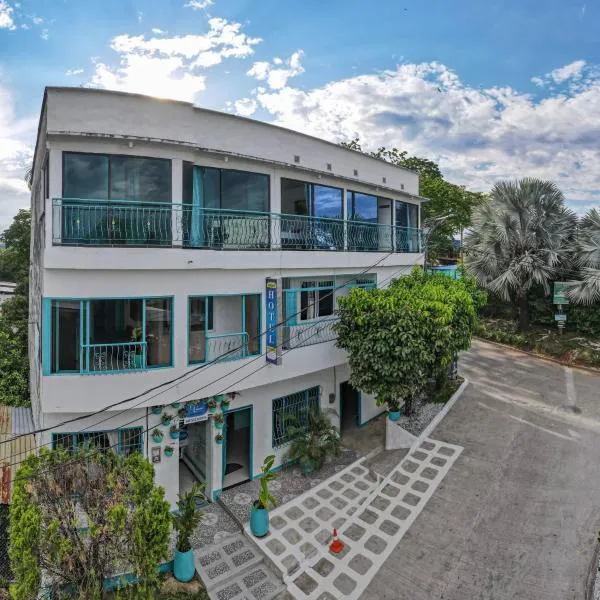 HOTEL COLONIAL santorini colombiano, hotel v destinaci Doradal