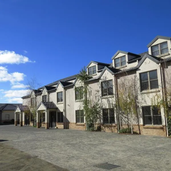 Houses in Goulburn, hotel in Goulburn