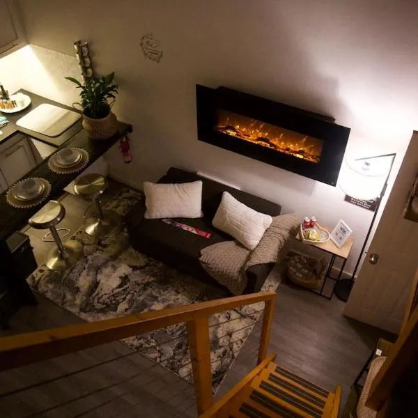 Cozy tiny house 10 minutes from UGA, hotel in Athens