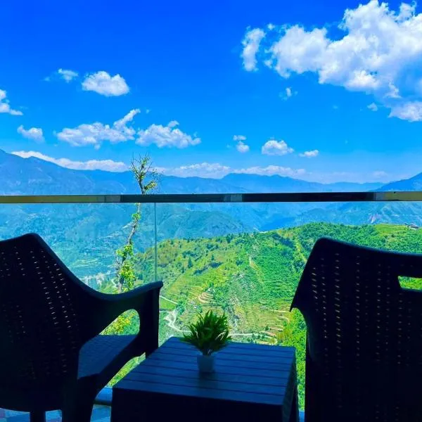 Pinerock Resort ! Luxury! Mountain View! Open Terrace ! Cafeteria, hotel in Mussoorie