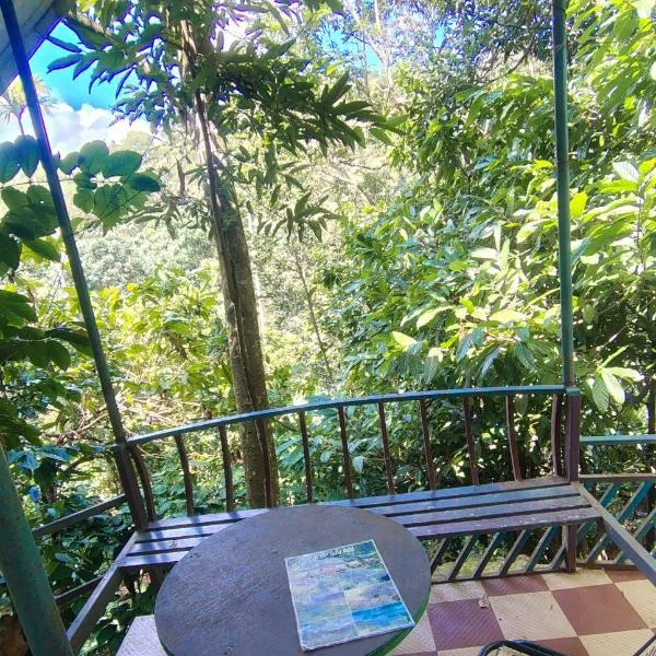 munnar Green portico Cottage MuNnAr #MUNNAR #Parking # campfire # brackfast #best budget COTTAGE MUNNAR: Anachal şehrinde bir otel