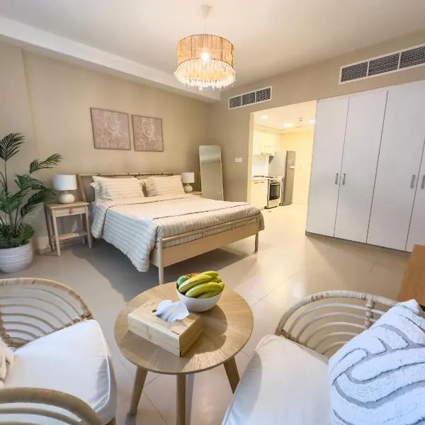 Charming Hideaway Studio with Cozy Views, hotel v Rás al-Chajmá