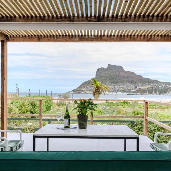 Beachfront 3 Bed With Private Parking & BBQ Area, hôtel à Hout Bay