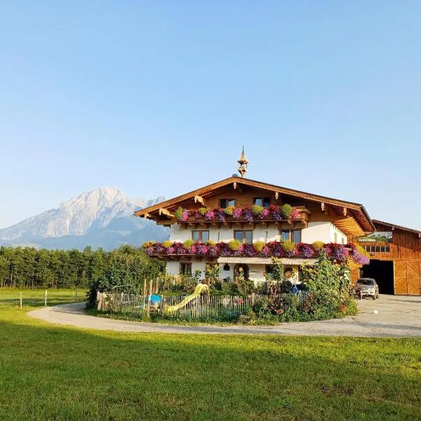 Holiday on an organic farm near ski slopes, hotelli kohteessa Saalfelden am Steinernen Meer