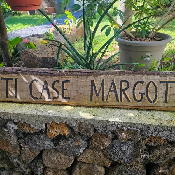 Ti case Margot - Maison avec piscine à Manapany, hotel in Saint-Joseph