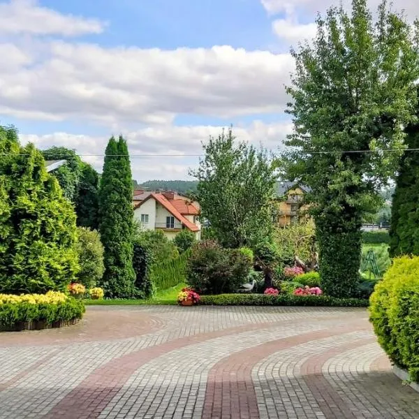Dom Pod Gruszą, hotel in Chmielno