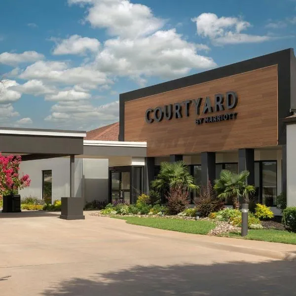 Courtyard by Marriott Dallas-Fort Worth/Bedford, готель у місті Бедфорд