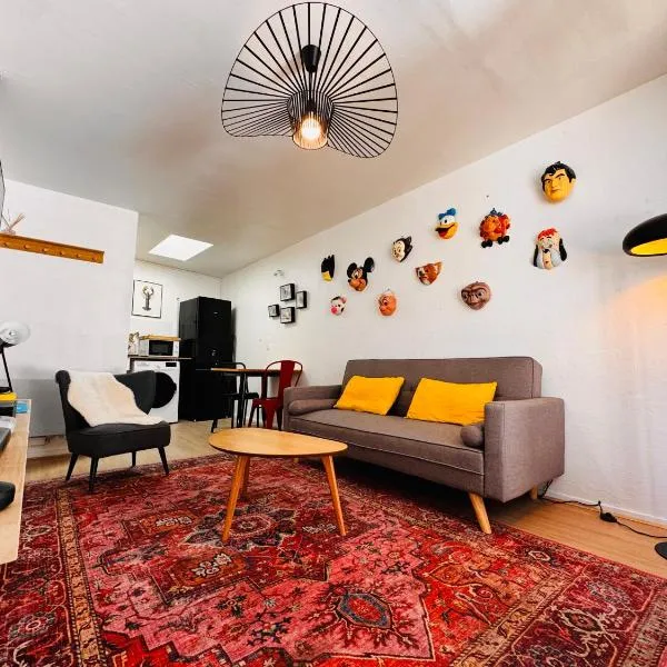 Le petit Ré, hypercentre, garage privé, terrasse, hotel in Niort