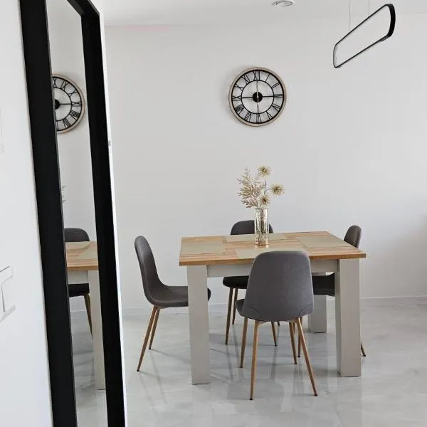 Moderný apartmán v Bobrov s veľkou terasou 1, hotel in Bobrov