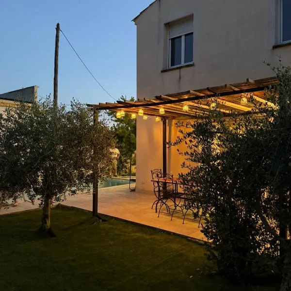 Maison Villa Nimes 4 Chambres, Piscine et 2 places parkings privés fermés, ξενοδοχείο στη Νιμ