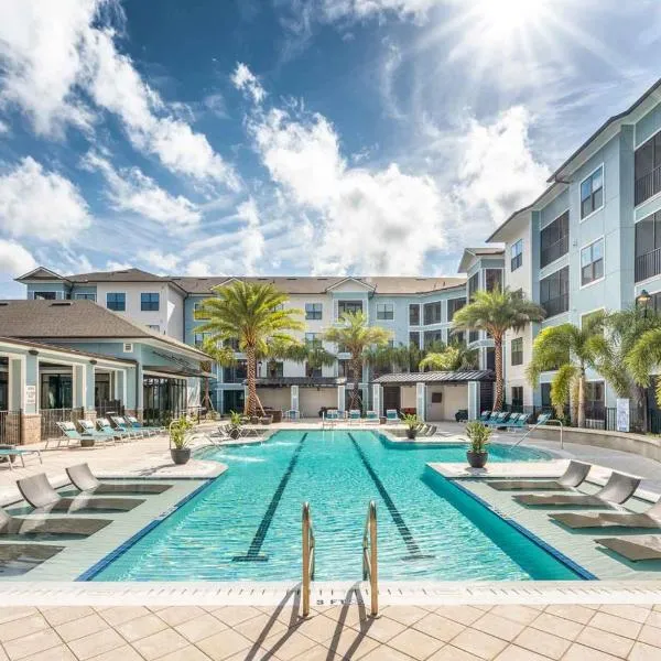 Monarch Apartments 15m to Parks, Pet Friendly, Free Parking by Heavenly Homes, hotel in Orlando