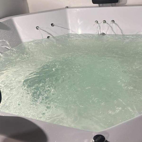 Casa de alto padrão com hidromassagem aquecida aceita pet perto da praia
