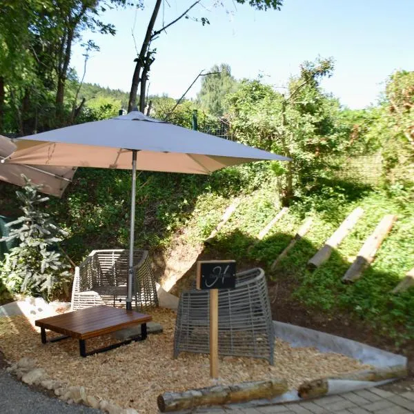 Beautiful studio - private garden, EV, breakfast - Chalet Hug studio, hotel in Arzier