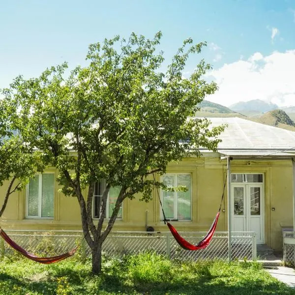 Family Hotel 7 Sisters, hotel in Stepantsminda