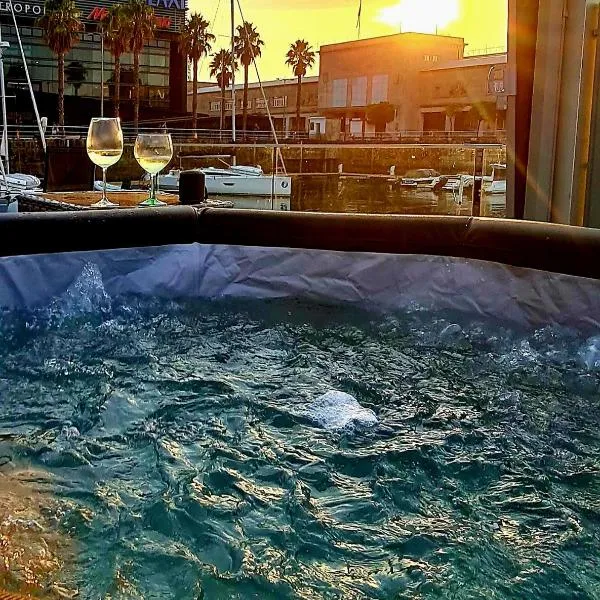 Barco-Apartamento en el Náutico de Vigo: Vigo'da bir otel