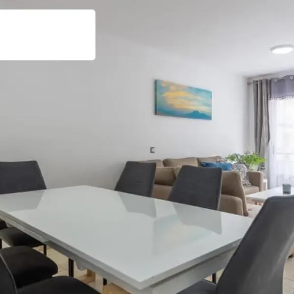 Reef Aqua Vista 3 bedroom apartment Costa Adeje Wifi and pool, hotel in Callao Salvaje