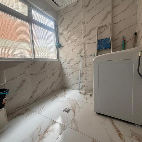 Apartamento com Estacionamento, Wi-Fi, Ar condicionado a 300 metros da Praia da Enseada no Guarujá. - Foto 3