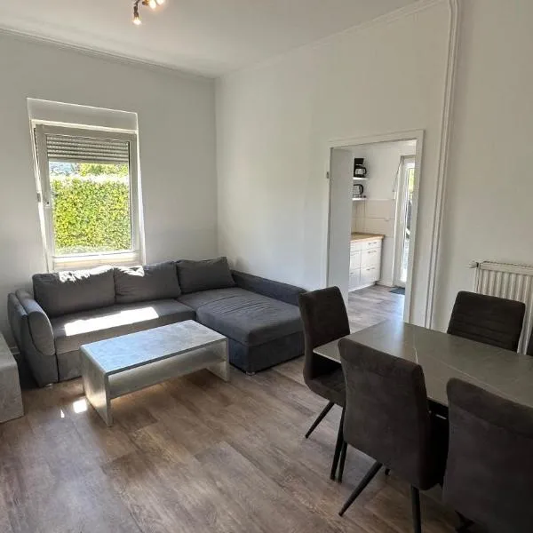 Hansestube zentrale 3 Zimmer Ferienwohnung mit Terrasse 73m2, מלון בלובק
