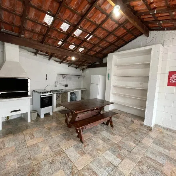 Casa 150m da Praia das Toninhas Com Churrasqueira, hotel in Ubatuba