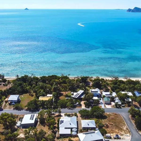"Tranquillity by the Sea" your Hideaway Bay Holiday Rental-Whitsundays، فندق في Hideaway Bay
