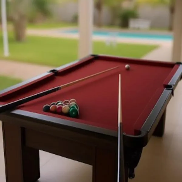 A Casa Paradisíaca Total Luxuoso Piscina Super Hiper Mega Quente 50 graus Aquecimento Elétrico , Sinuca e 5 Quartos Com Ar , Com Roupa de Cama e Banho Aceitamos PET, hotel v destinaci Caldas Novas